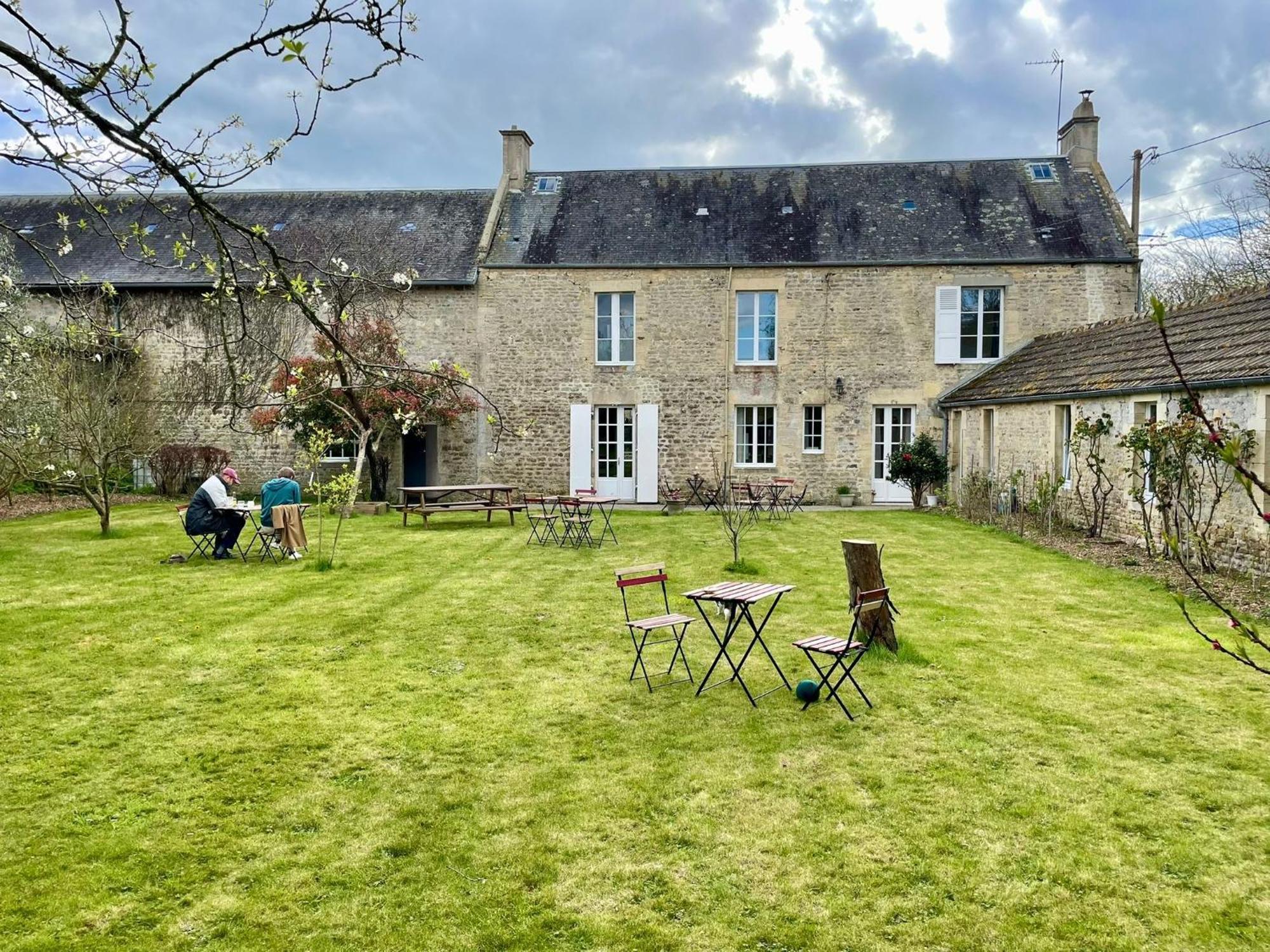 Les Chambres D'Omaha Beach Etablissement Avec Deux Chambres D'Hotes, Petit-Dejeuner Compris Fait-Maison Et Produits Locaux 滨海维耶维尔 外观 照片
