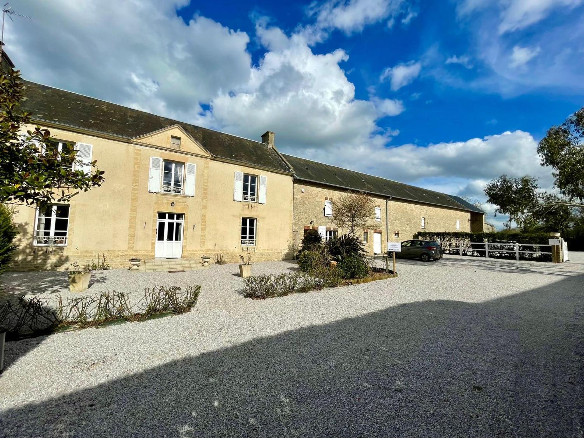 Les Chambres D'Omaha Beach Etablissement Avec Deux Chambres D'Hotes, Petit-Dejeuner Compris Fait-Maison Et Produits Locaux 滨海维耶维尔 外观 照片